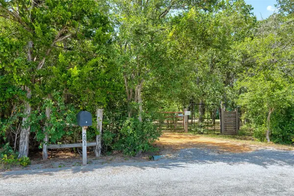 281 Earl Callahan RD, Cedar Creek, TX 78612