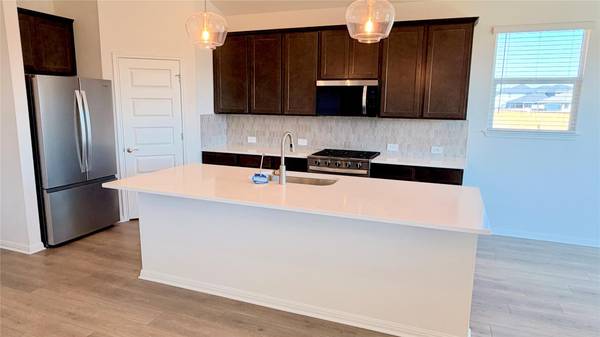 379 Old Town RD, Kyle, TX 78640