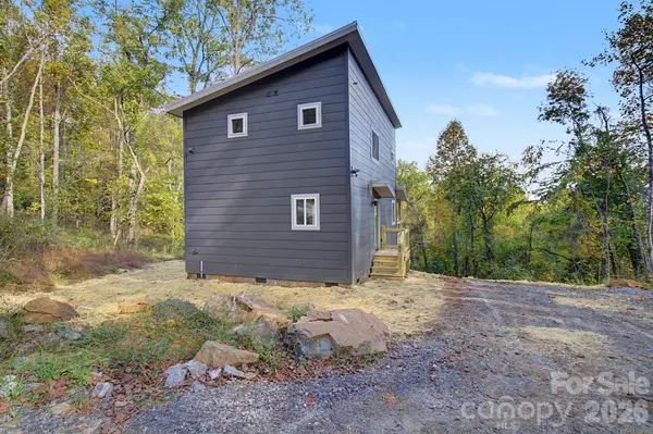 84 Skip Stone RD, Asheville, NC 28803