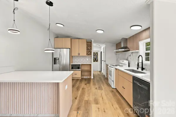 323 Dogwood RD, Candler, NC 28715