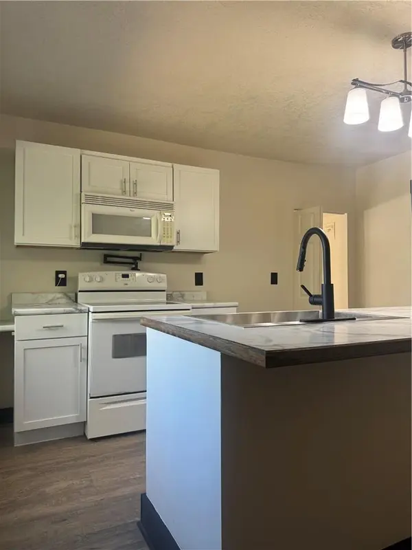 547 Orchard PL, Excelsior Springs, MO 64024