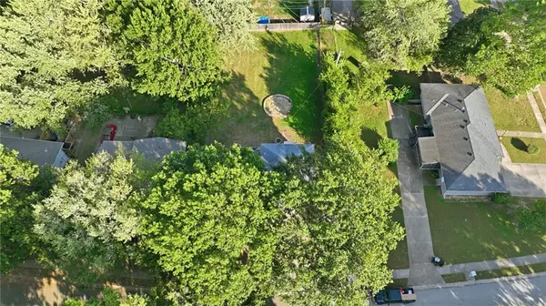 1305 Madison ST, Lee's Summit, MO 64081