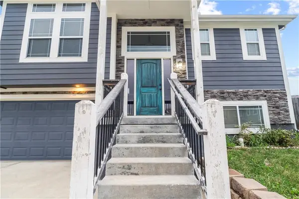 1907 N 162nd TER, Basehor, KS 66007