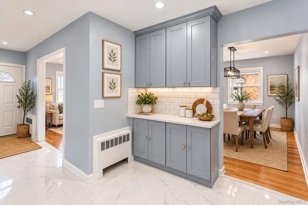 99 Gibson BLVD, Valley Stream, NY 11581