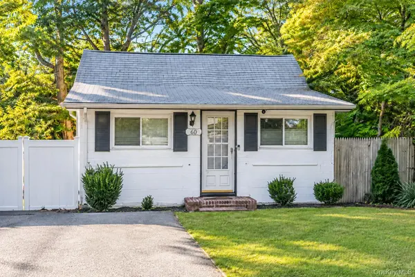 60 S Evergreen DR, Selden, NY 11784