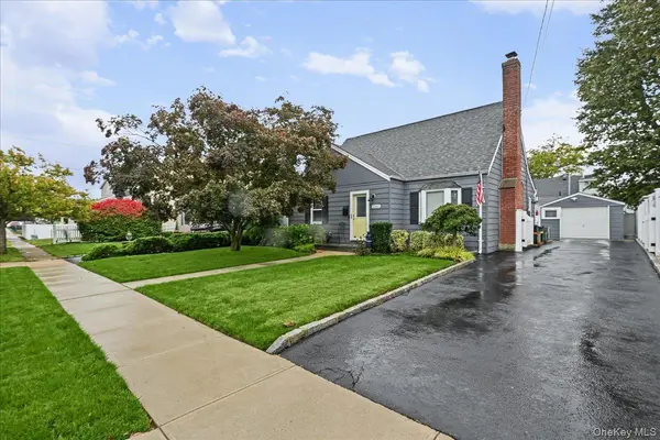 2342 Maple ST, Seaford, NY 11783