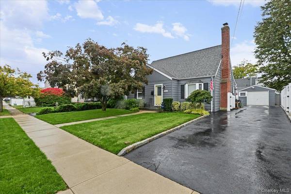 2342 Maple ST, Seaford, NY 11783