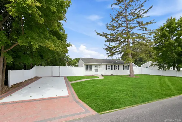 710 Bourdois AVE, Bellport, NY 11713