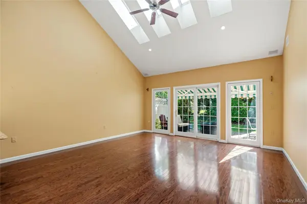 193 Pond View DR, Port Washington, NY 11050