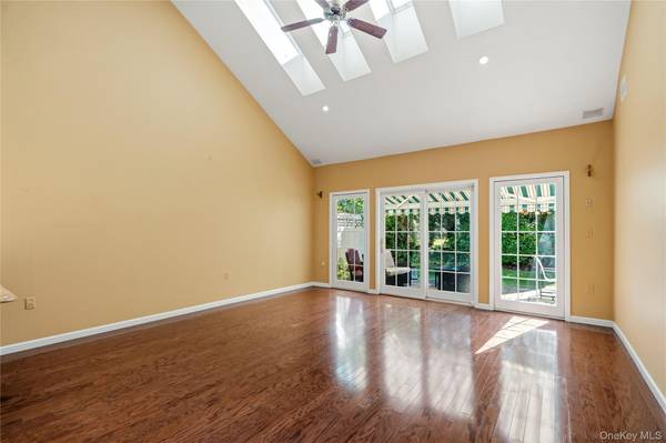 193 Pond View DR, Port Washington, NY 11050