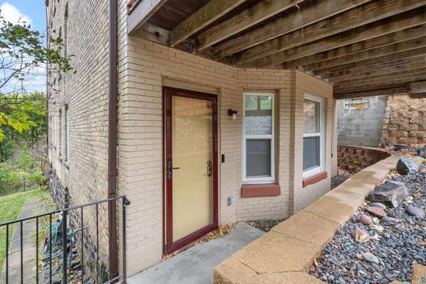 516 W 5th St #1, Duluth, MN 55806