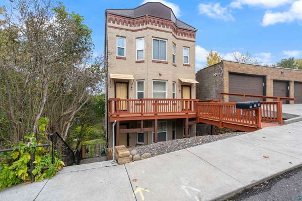 516 W 5th St #1, Duluth, MN 55806