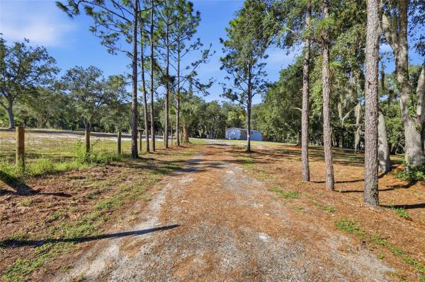 2138 LAKE ELLA RD, Fruitland Park, FL 34731