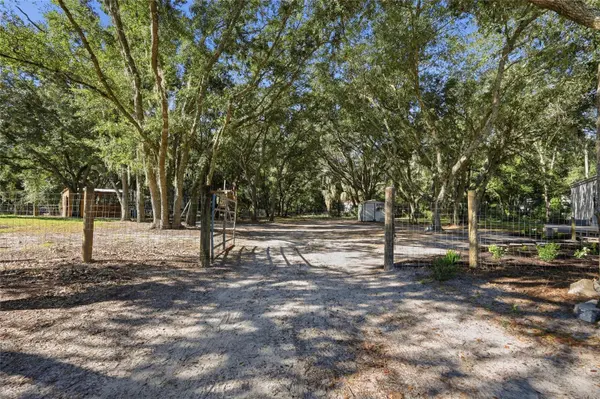 2138 LAKE ELLA RD, Fruitland Park, FL 34731