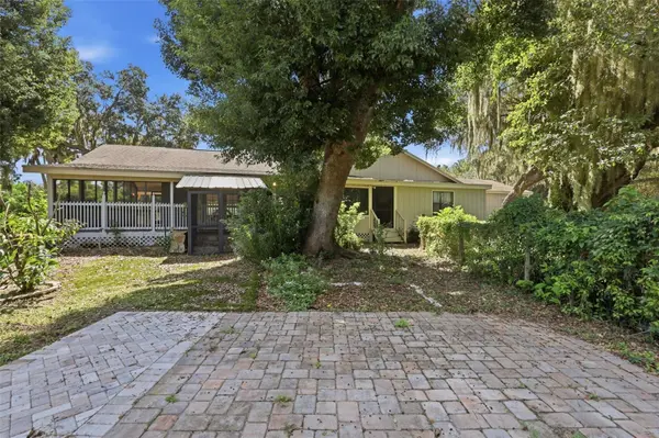 41520 CHARM LAKE DR, Umatilla, FL 32784