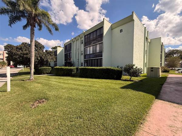1130 N LAKE PARKER AVE #B112, Lakeland, FL 33805
