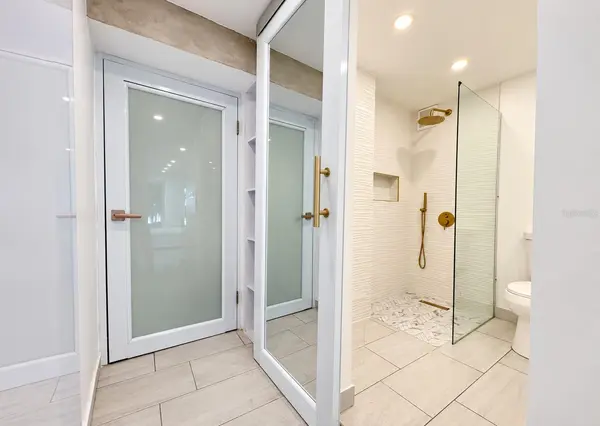 4633 AV. ISLA VERDE #105, Carolina, PR 00979