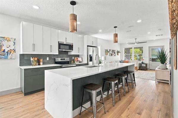 2230 KINGSTON ST S, St Petersburg, FL 33711