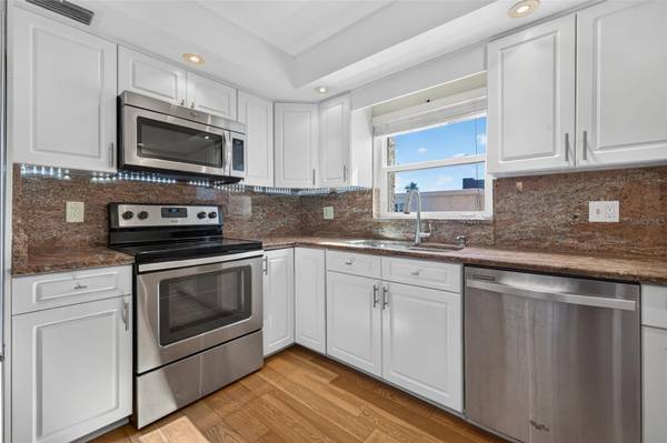 1120 N SHORE DR NE #502, St Petersburg, FL 33701