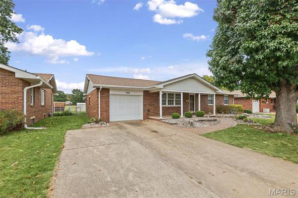 179 Red Bud DR, Wood River, IL 62095