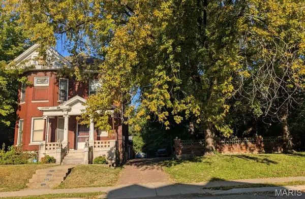 605 Washington PL, East St Louis, IL 62205