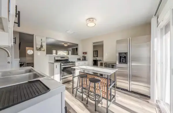 828 Exmoor RD, Olympia Fields, IL 60461