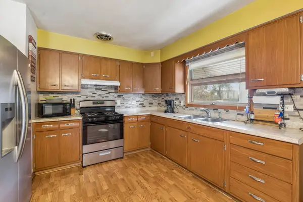 818 S 2nd AVE, Maywood, IL 60153