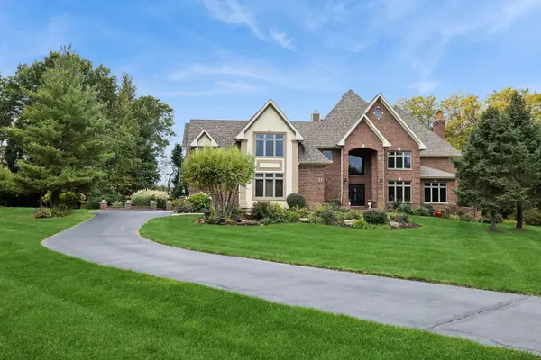 6 Fawn Ridge DR, Oakwood Hills, IL 60013