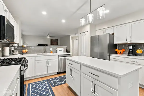 426 Geneva LN, Cary, IL 60013
