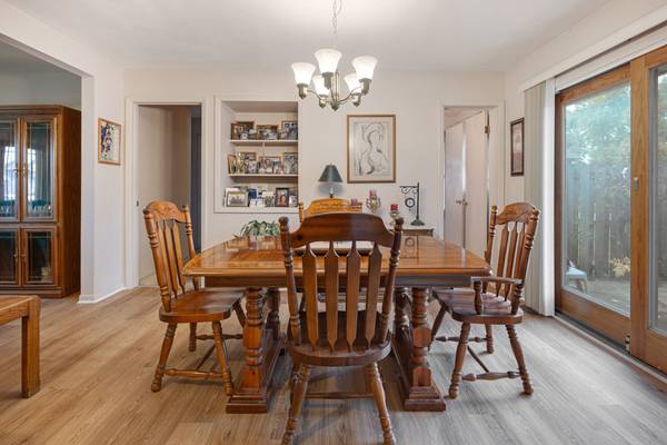 89 Grange RD, Elk Grove Village, IL 60007