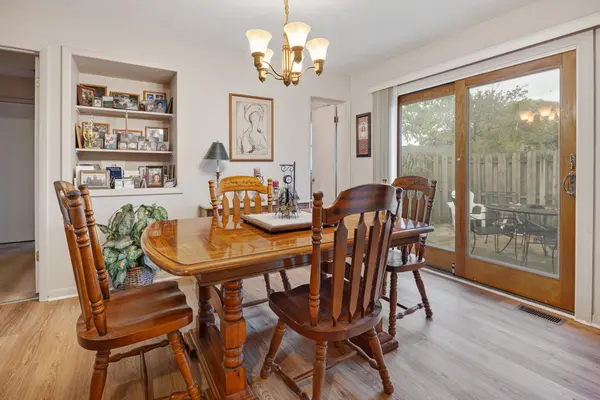 89 Grange RD, Elk Grove Village, IL 60007