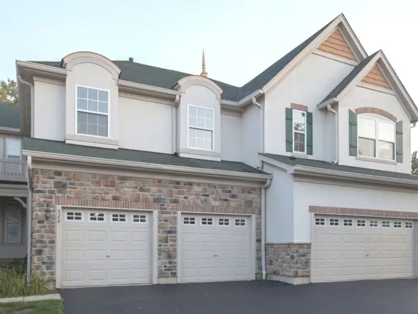 322 Bay Tree CIR, Vernon Hills, IL 60061