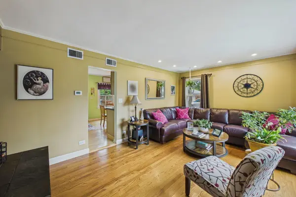 520 N Eastwood AVE, Mount Prospect, IL 60056