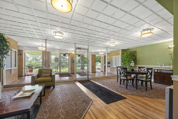 5400 Walnut AVE #410, Downers Grove, IL 60515