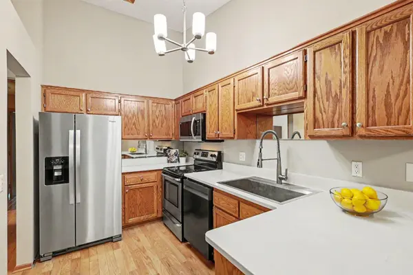 6610 Falstaff RD, Woodbury, MN 55125