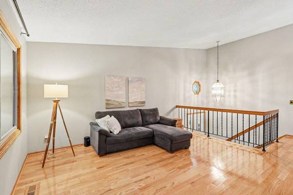 6610 Falstaff RD, Woodbury, MN 55125