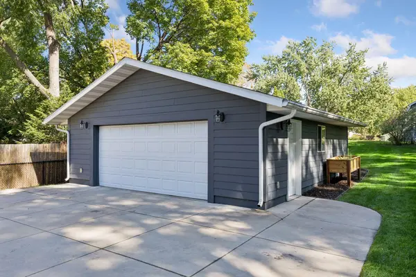 1420 Yosemite AVE N, Golden Valley, MN 55422