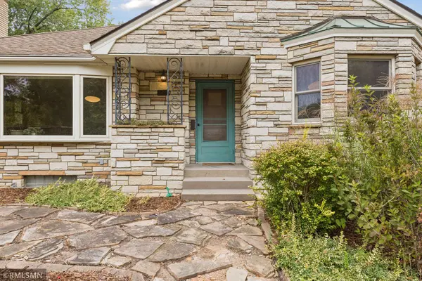 2299 Edgcumbe RD, Saint Paul, MN 55116