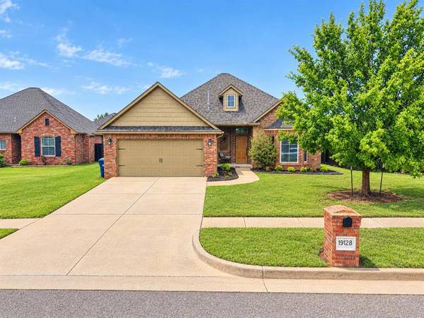 19128 Summer Grove AVE, Edmond, OK 73012