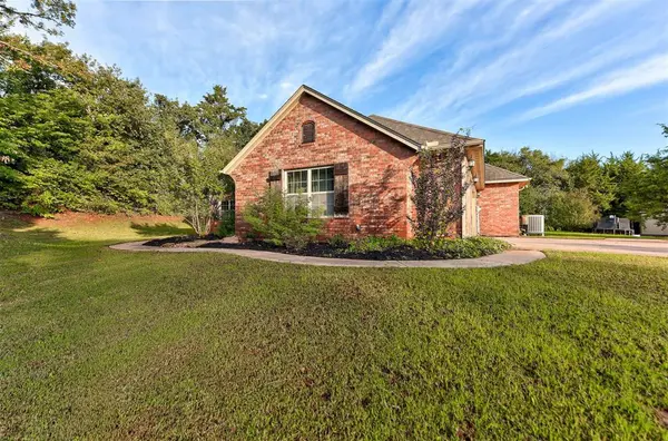 3800 Woodridge TRL, Edmond, OK 73034