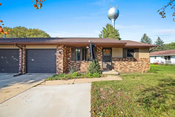 2909 HUMBOLDT RD, Green Bay, WI 54311-5746