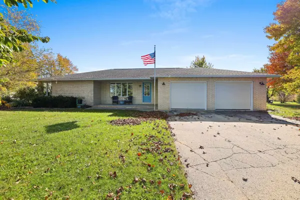 4471 HILLSIDE DR, Pulaski, WI 54162-9738