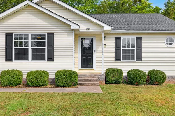 1041 Waterford Cir, Clarksville, TN 37040