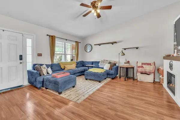 1004 Sunset Dr, Clarksville, TN 37040
