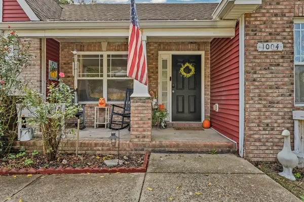 1004 Sunset Dr, Clarksville, TN 37040