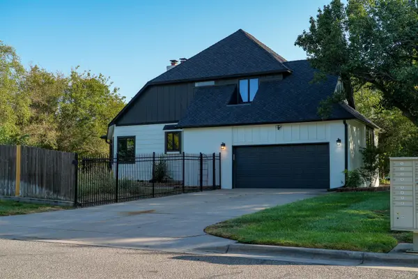 1308 N Fieldcrest, Wichita, KS 67212