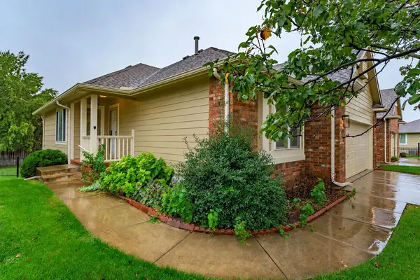 2304 N Lakeway Circle, Wichita, KS 67205