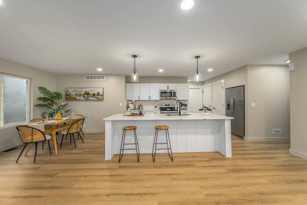 2304 N Lakeway Circle, Wichita, KS 67205