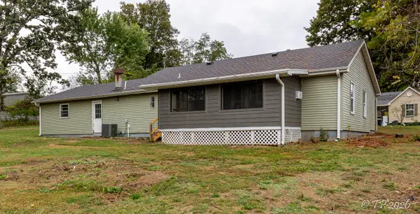 102 S Vandiver AVE, West Plains, MO 65775