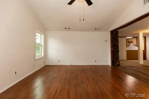 102 S Vandiver AVE, West Plains, MO 65775